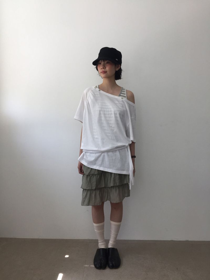 DUGGY(ダギー)の「Orlin pearl off-shoulder t-shirt (2color) (Tops)」