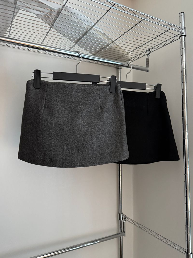 Lev wool mini skirt (2 colors)