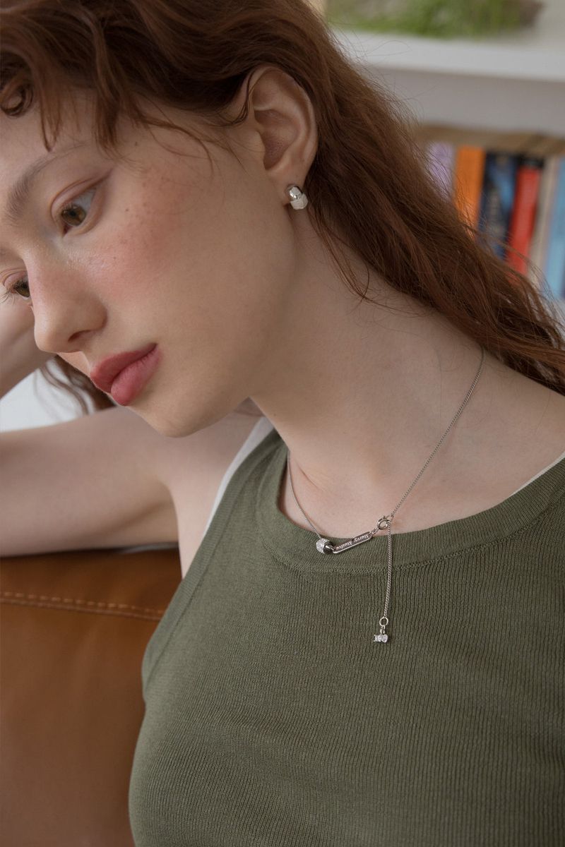 3 pendant point with slim chain necklace