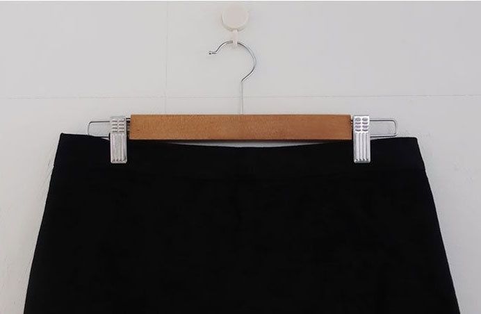 SUEDE FRINGE SKIRT IN BLACK