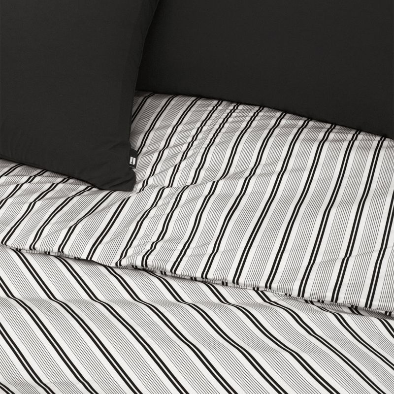 Dust-Free Classic Stripe - Black Duvet Cover - Q size