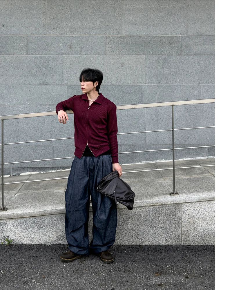 Howt Over Curved Denim Pants