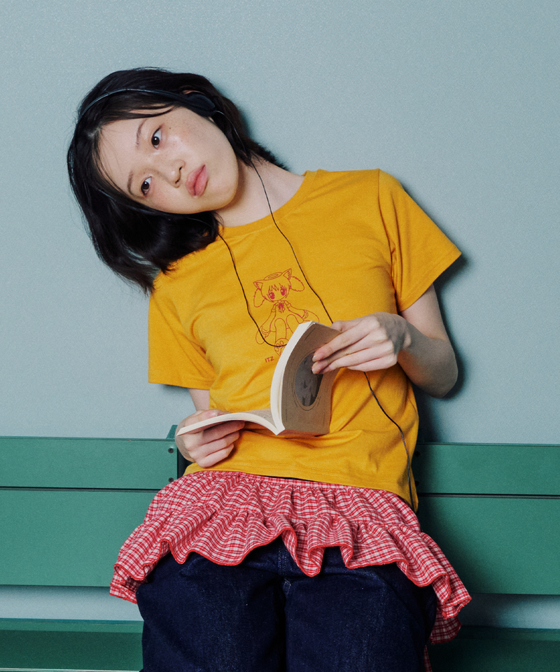 ITZAVIBE（イッザバイブ）の「CAT GIRL SLIM T SHIRT - YELLOW（Tops）」