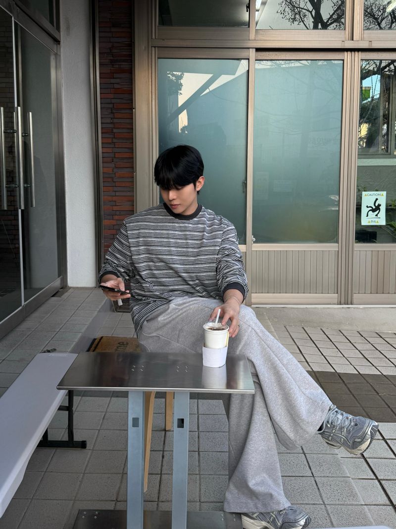 Washed long-sleeved T-shirt