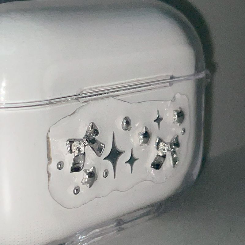 [MADE] Silver ribbon airpods case