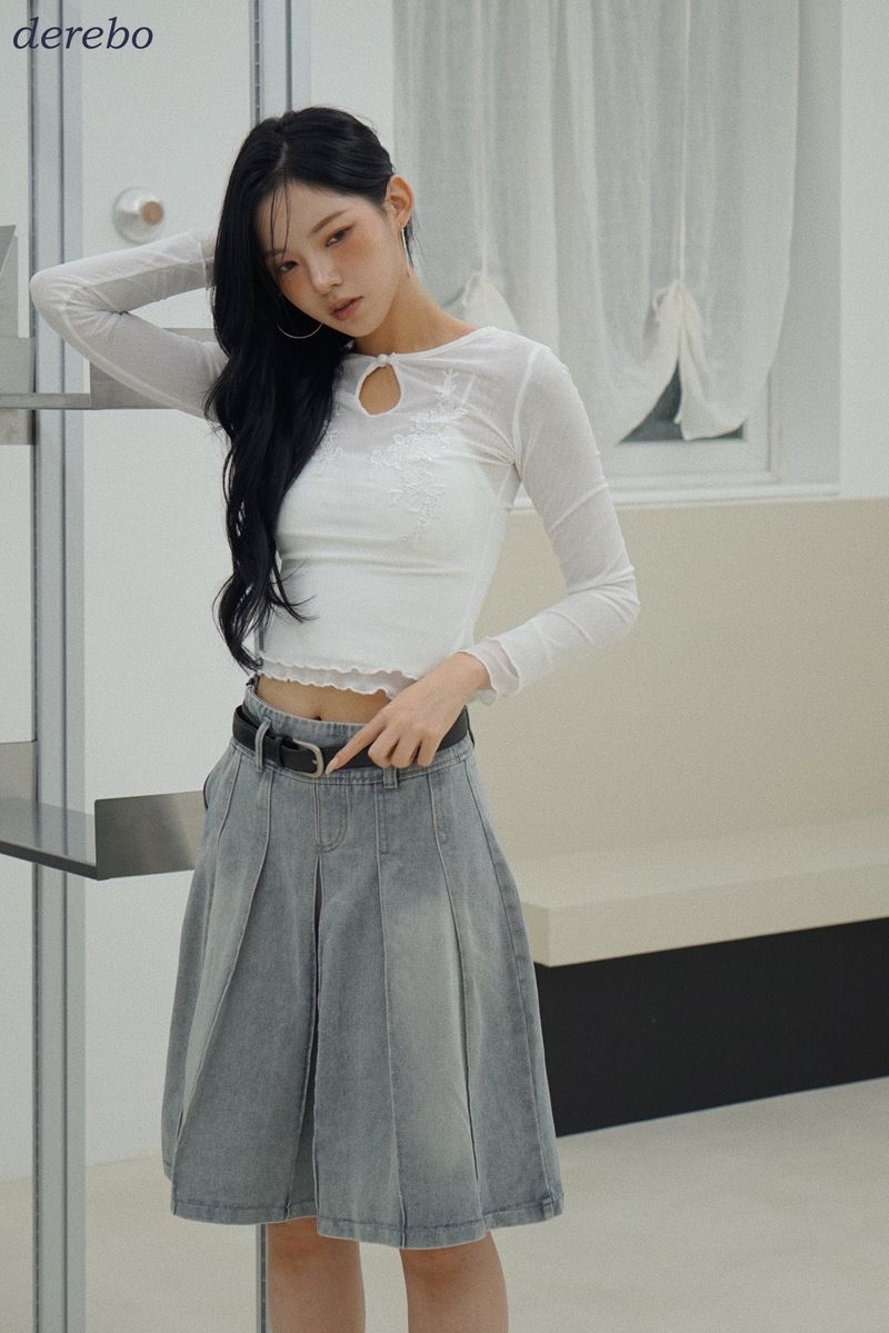 embroidered white lace long-sleeved T-shirt