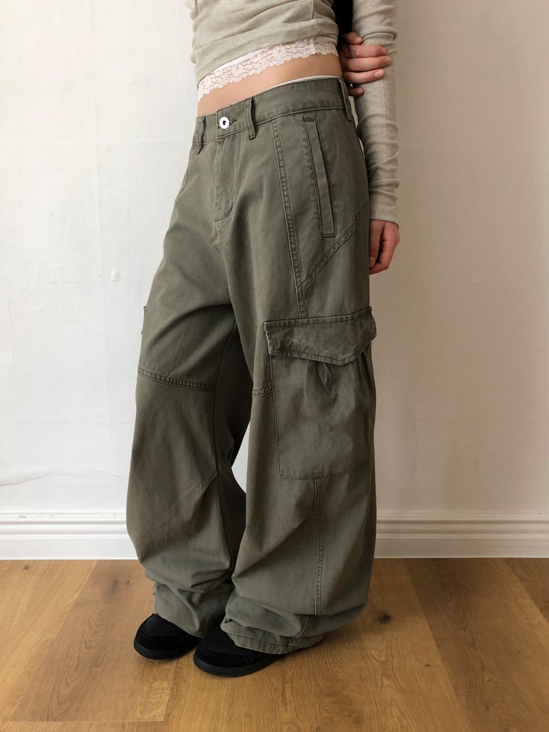 Liqu Panel Curved Wide Cargo Pants