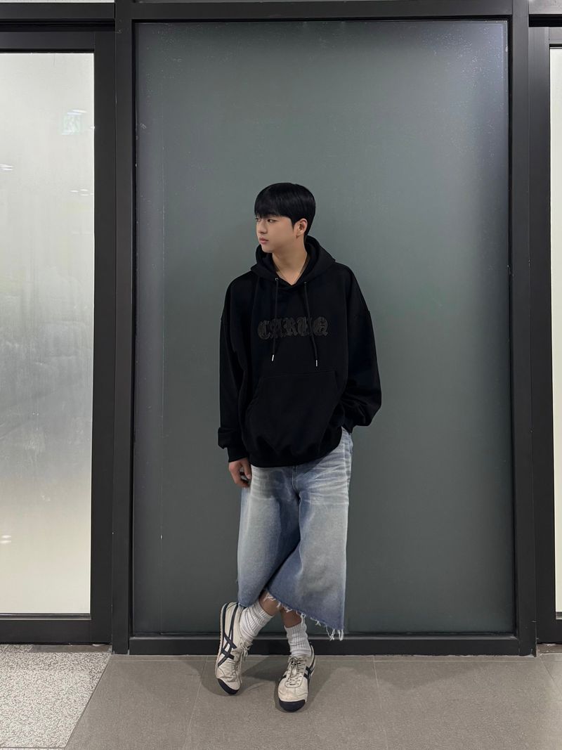 vertical embo half pants
