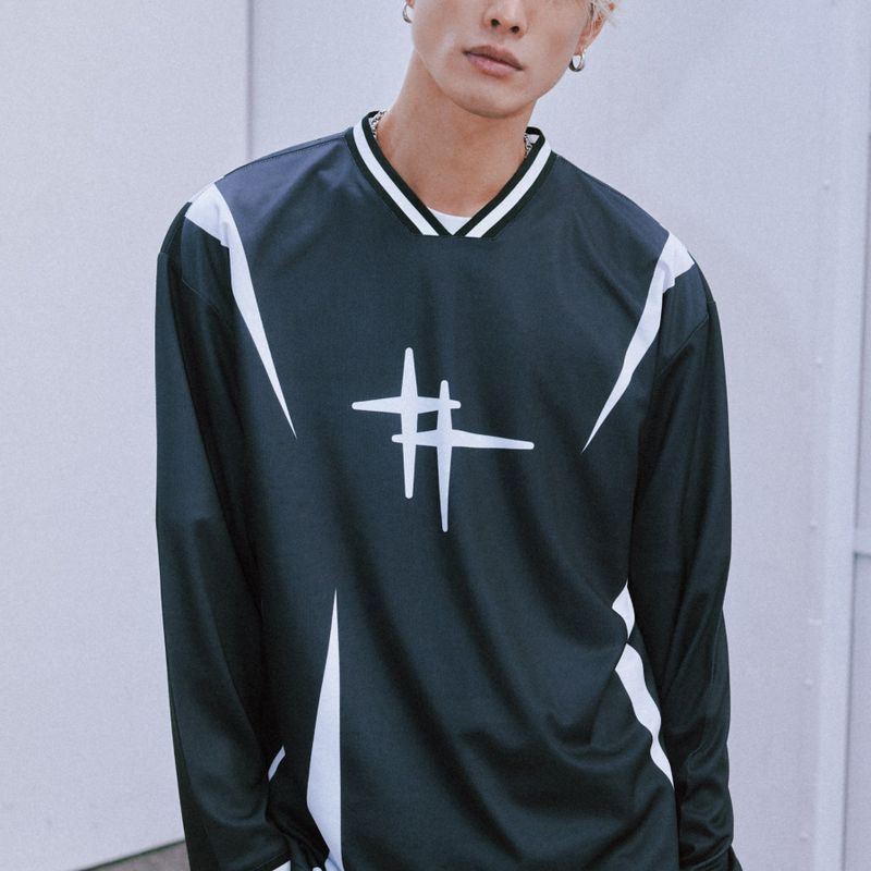 ROMANTIC CROWN（ロマンティッククラウン）の「SHINING LOGO FOOTBALL JERSEY（Tops）」