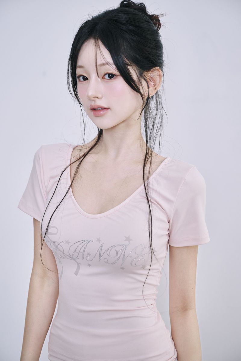 ZANNE（ザンヌ）の「[MADE] Sparkle Rhinestone Ruched V-Neck Tee（Tops）」
