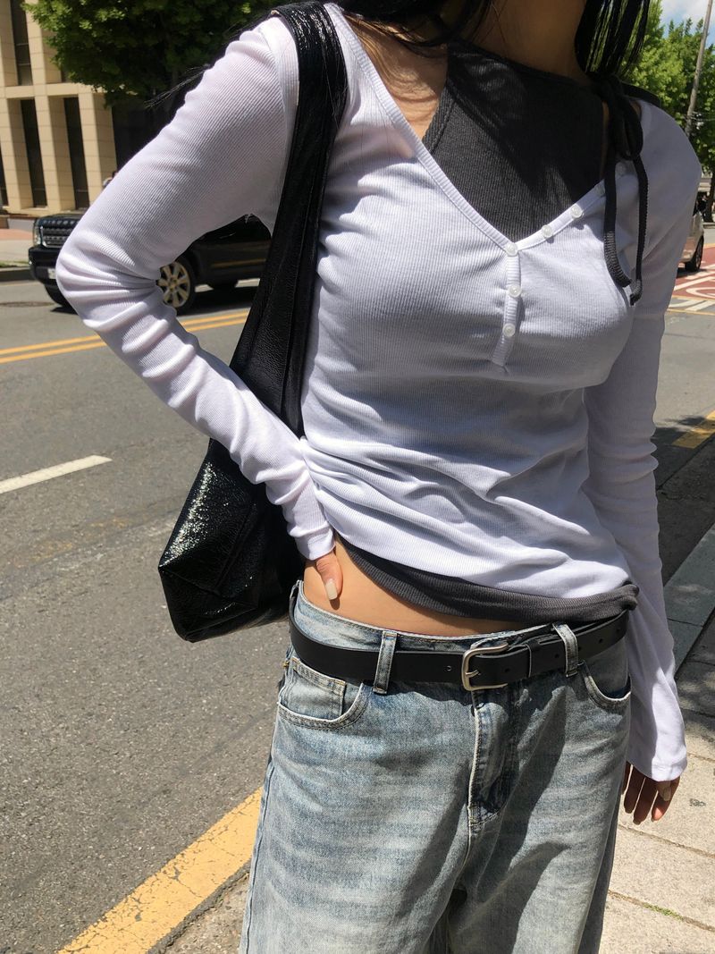 Mol Button Tee