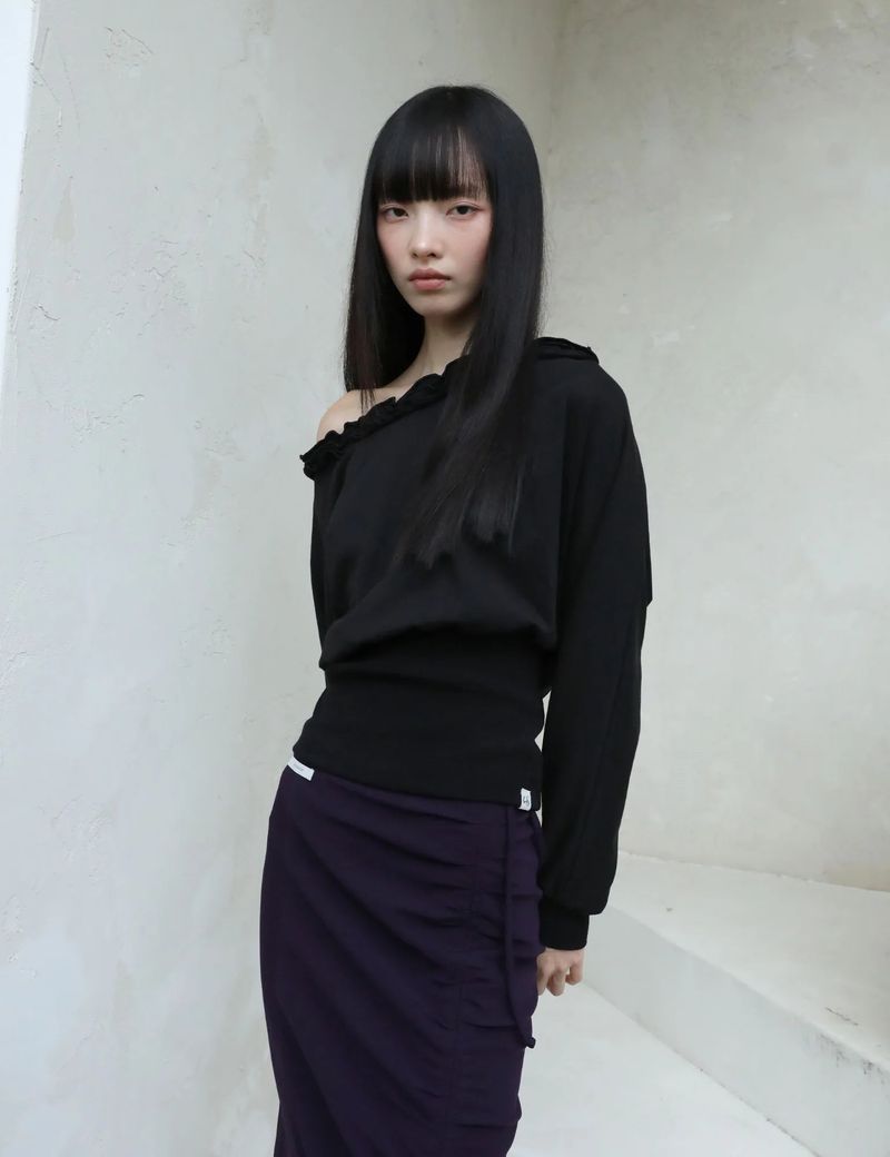 OFF-SHOULDER RUFFLE TOP(BLACK)