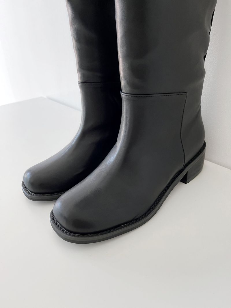 Simple round long boots