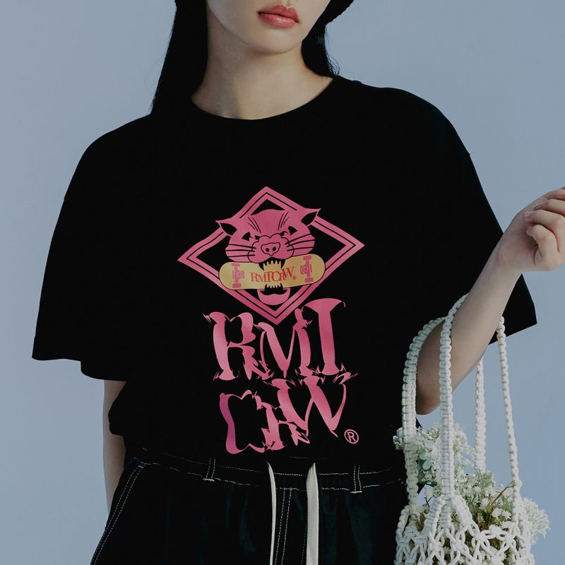 ROMANTIC CROWN(ロマンティッククラウン)の「MID SUMMER BOARD TEE SHIRT_BLACK(Tops)」