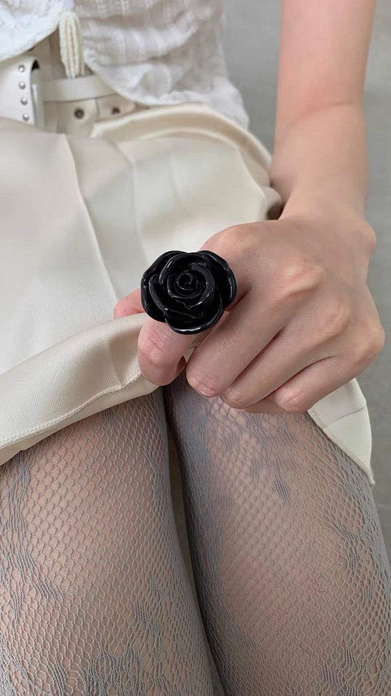 House of haus（ハウス オブ ハウス）の「ブラック ローズ 大ぶり リング（アクセサリー）」