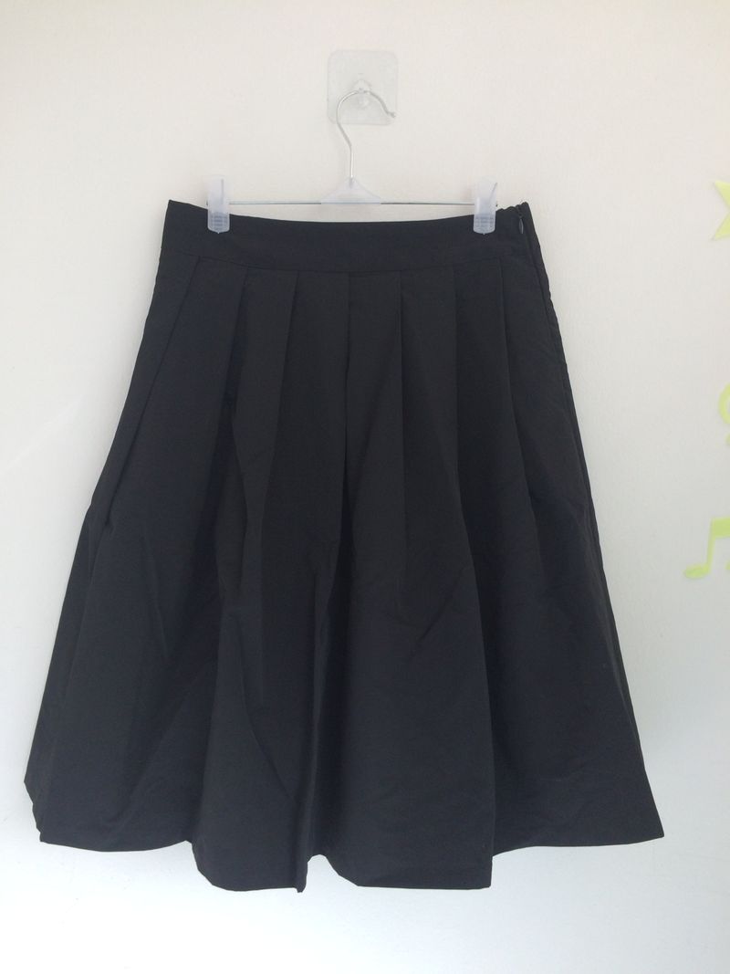 Powder pleats and pouch skirts