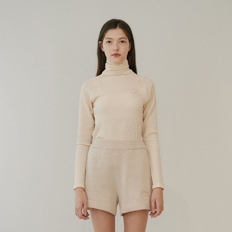 PLEATED TURTLE NECK TOP (IVORY)