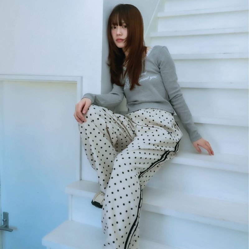 LITALMUTE(リタルミュート)の「lace letter tee (gray)(Tops)」