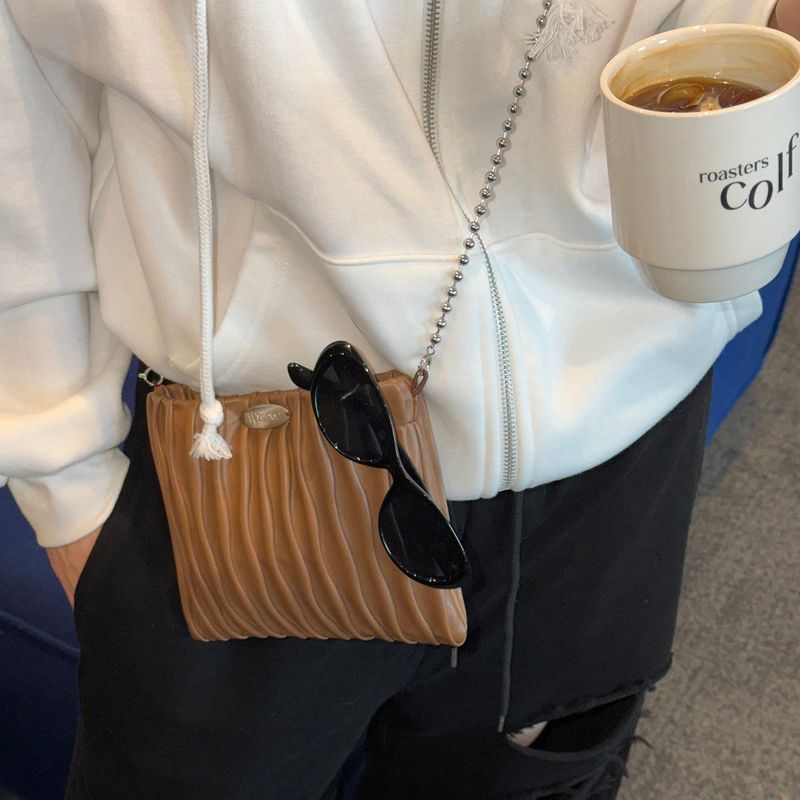 Pado Pebble Bag (Black, Brown)