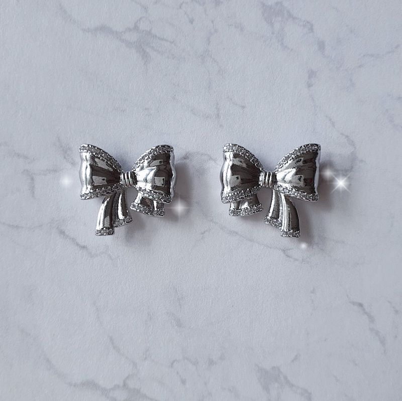 [ILLIT Wonhee Piercing] Puffy Ribbon Piercing - Silver Color