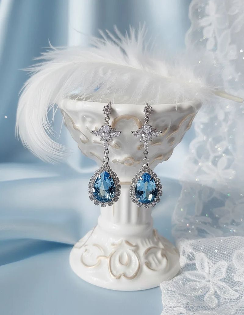 Romantic Queen Earring - Light Sapphire