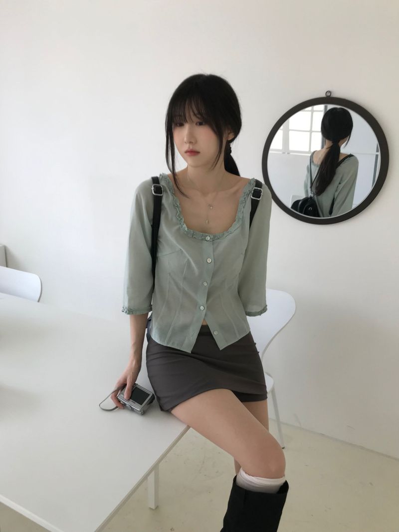 Kitten(キッテン)の「Miel frill blouse (3 colors)(Tops)」