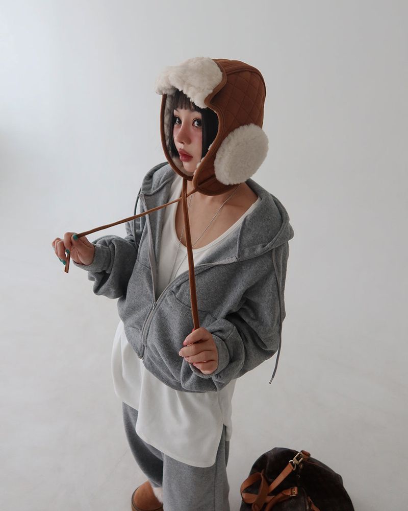 Camel quilting quilted earring truffler hat