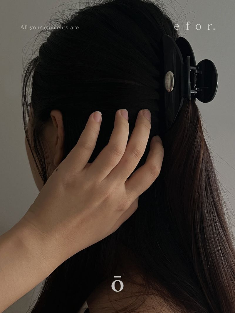 e f o r .（エフォール）の「ロゴボタンヘアクリップ M（ヘアアクセサリー）」