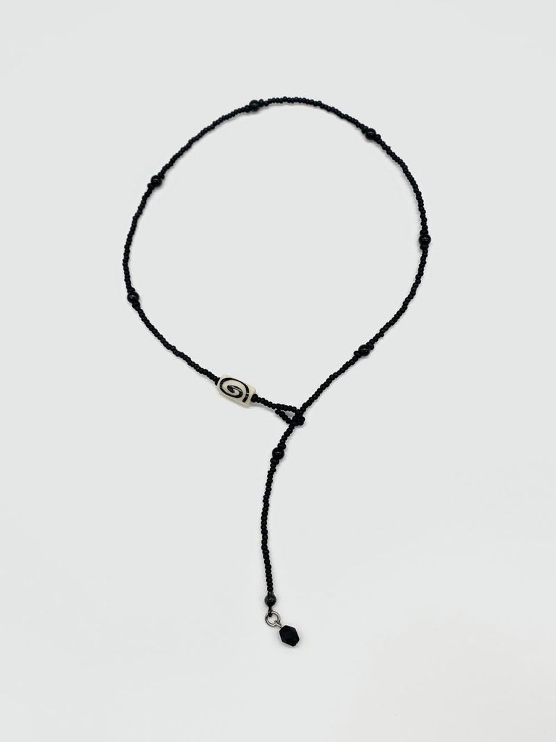 Spiral necklace (black)