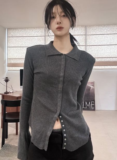 EEUN（イウン）の「Snap cuffs collar knit（Tops）」