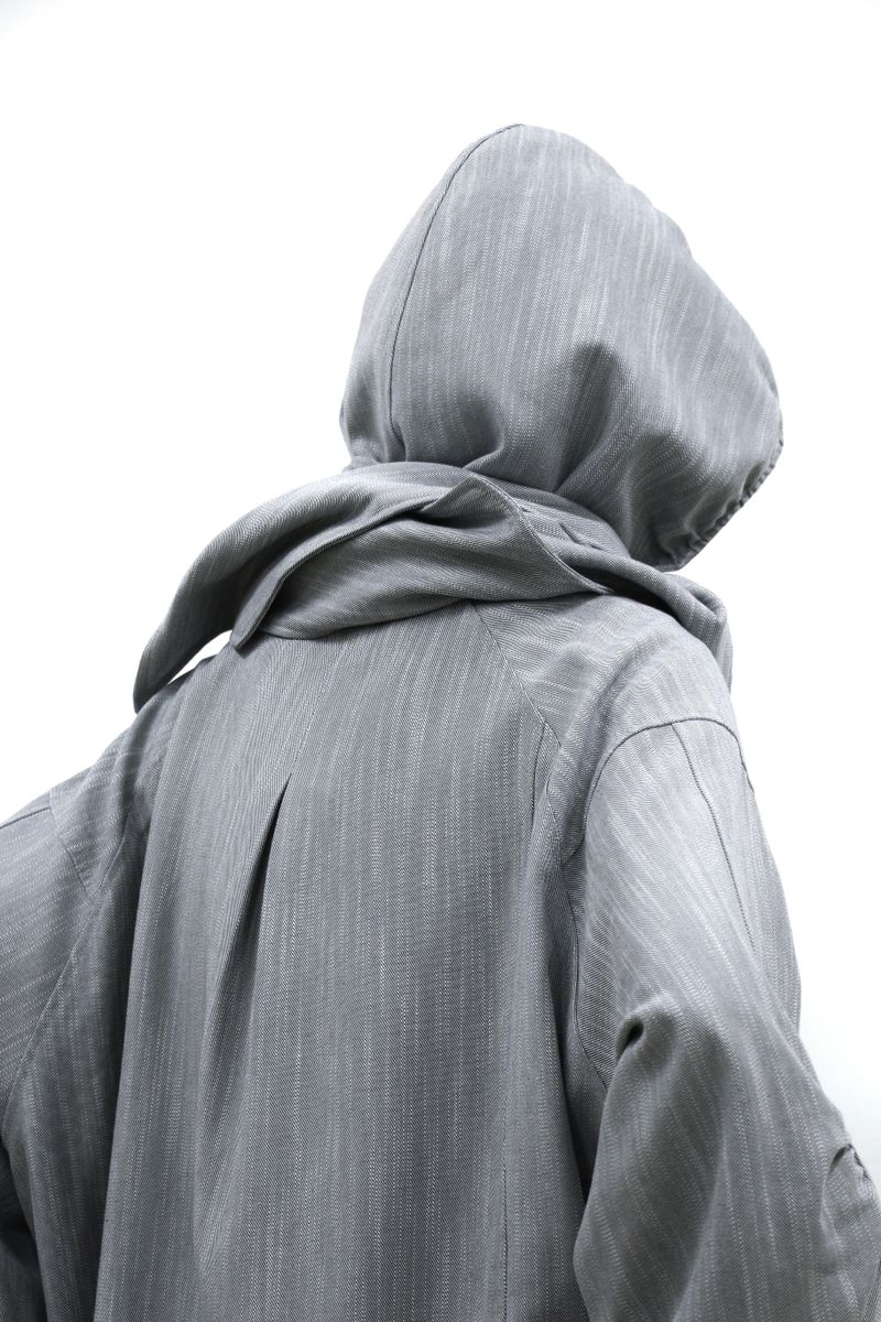 RELABEL (Menglian) デタッチャブルフーディドジャケットウィズサブトルストライプテクスチャーアンドウェービープリーツ, モダナイズド M-A1シルエット