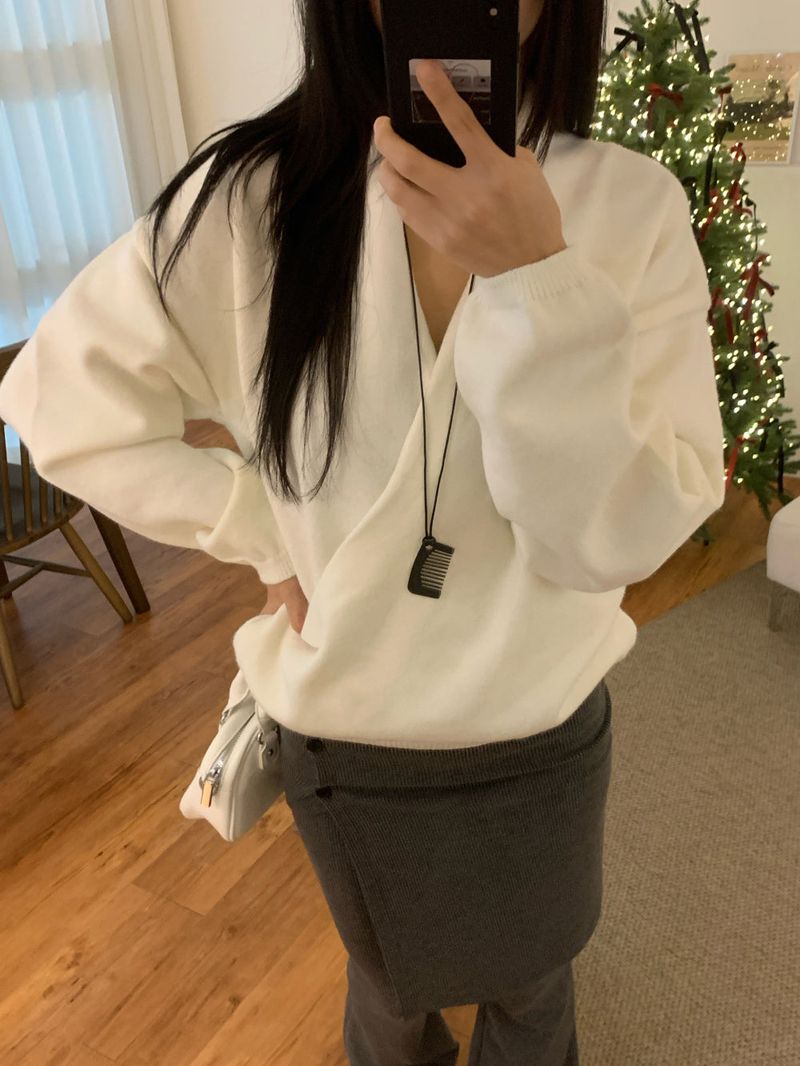 Melli Loose-Fit Wrap V-Neck Hidden Snap Knit Top