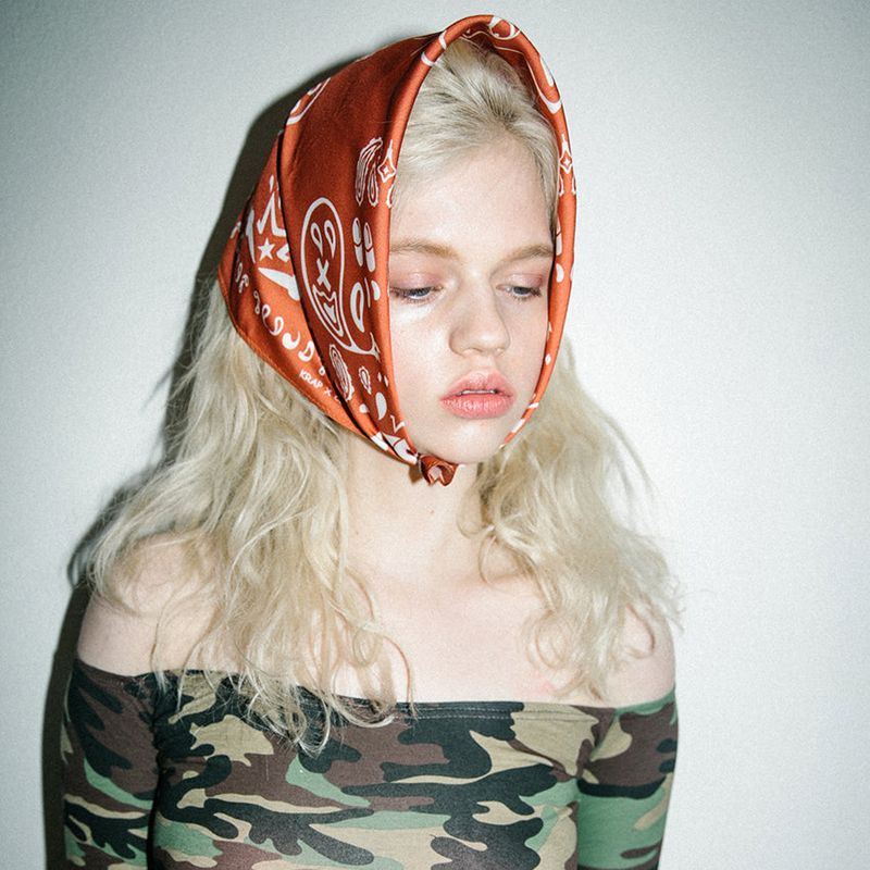 CLUT STUDIO(クラットスタジオ)の「1 2 cat paisley bandana - ORANGE(Smartphone Accessories)」