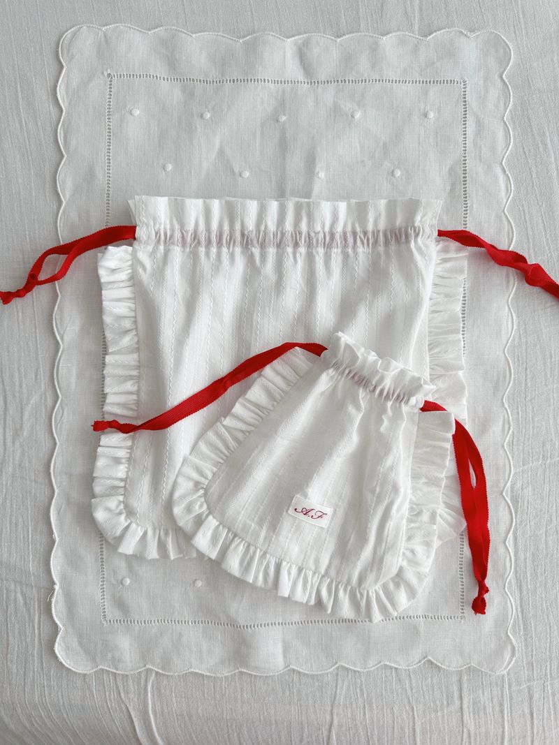 Initial Label Frill Pocket Red String Medium Size