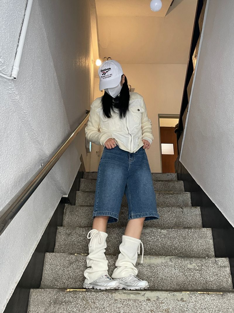 Unique pocket knit zip-up