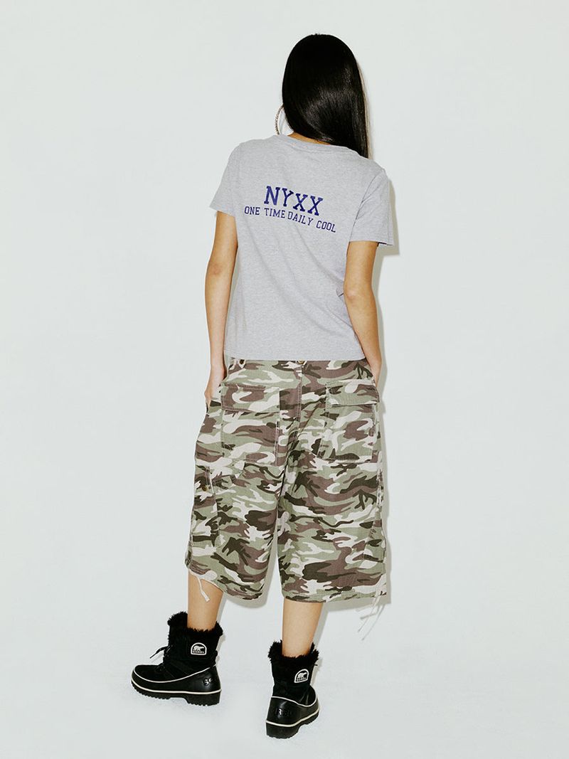 NYX FLAG APLIQUE TEE GREY