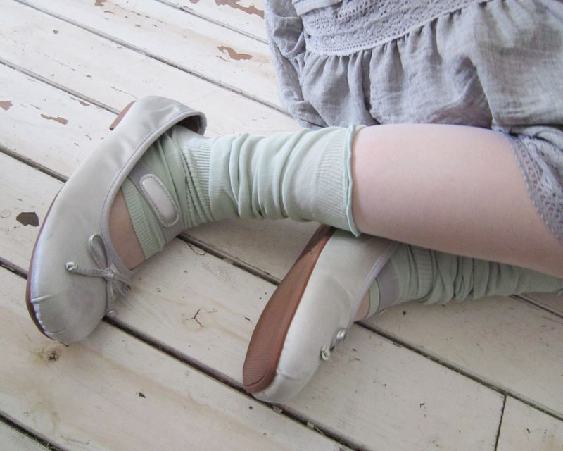 WONDER WONDER（ワンダーワンダー）の「Rubinto Summer Leg Warmers（Fashion Accessories）」