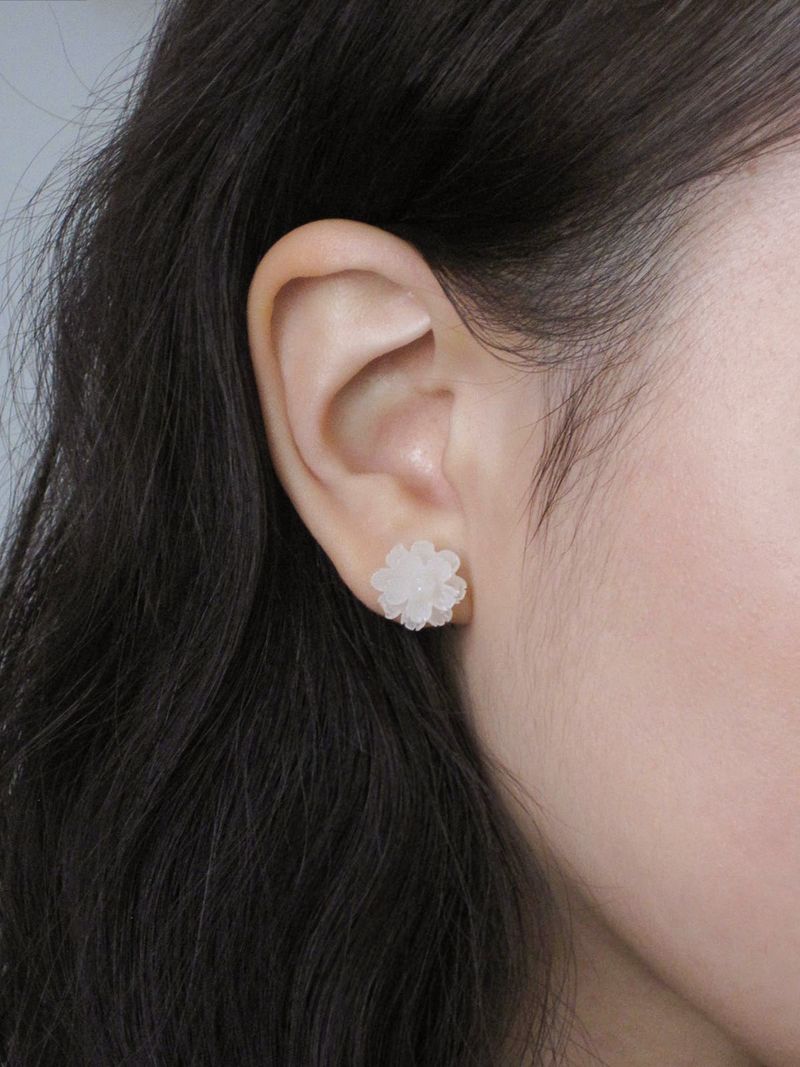 dungeureon（ドゥングロン）の「[925 Silver] ロータスピアス（アクセサリー）」