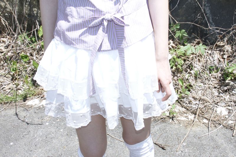 DOT FRILL CANG CANG MINI SKIRT (2COLOR)