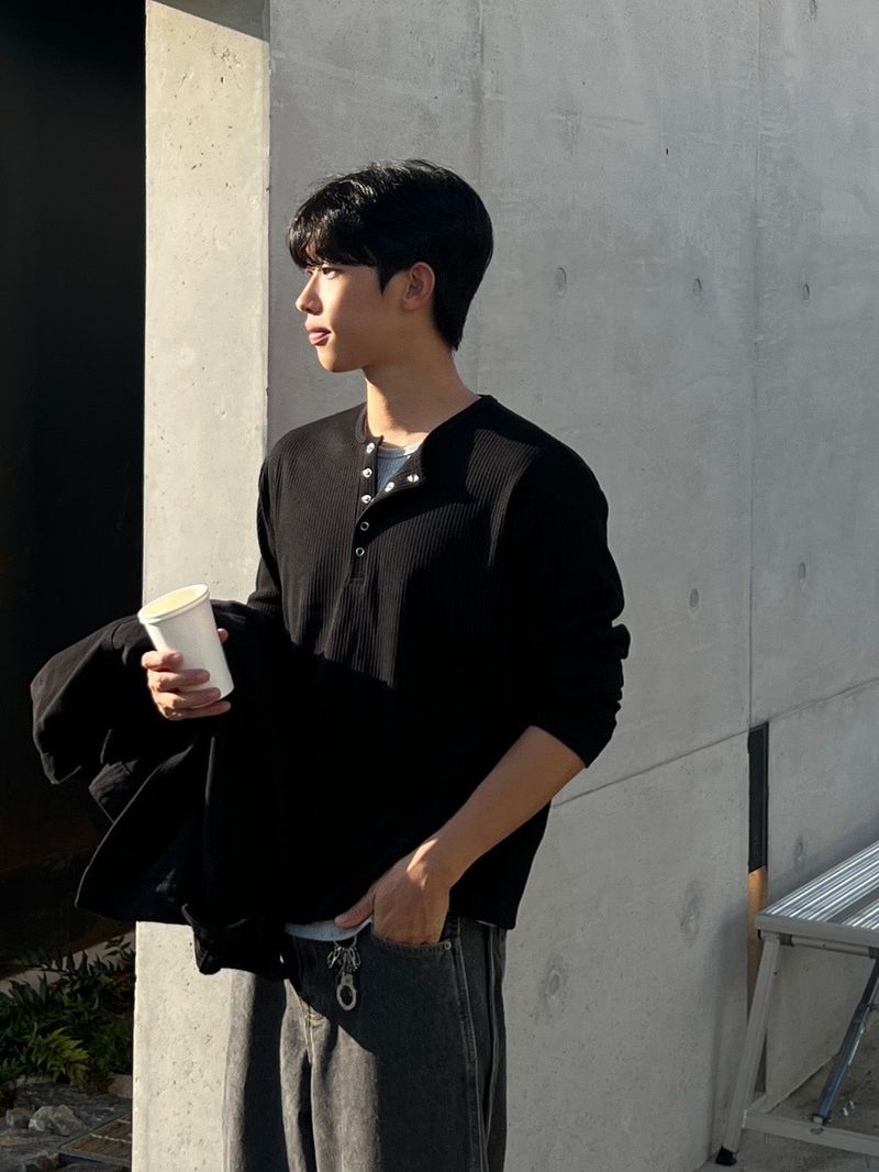 ESOO（イス）の「Solis Henley Neck Long Sleeve Knit Tee (4 Colors)（Tops）」