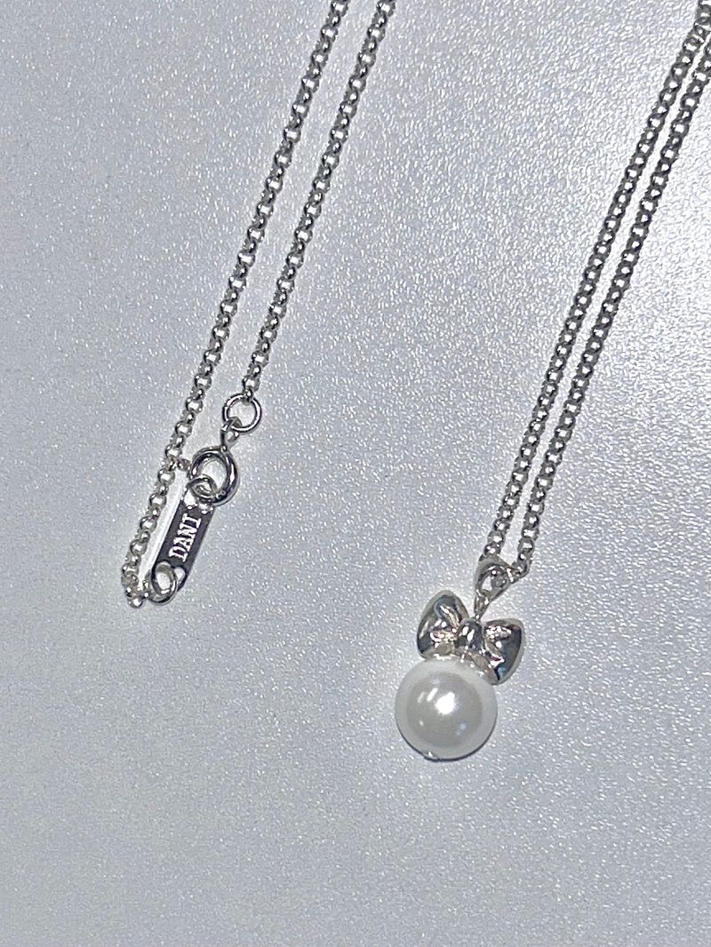 Ribbon Pearl Necklace