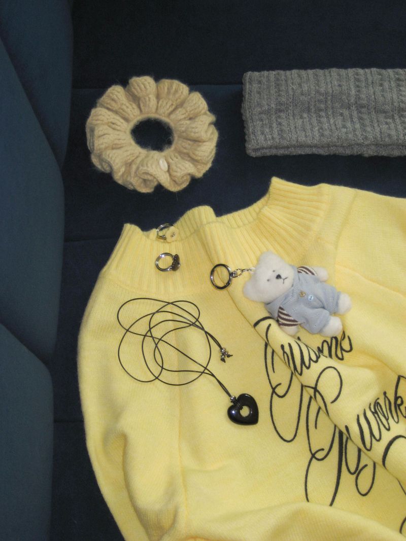 Crochet button scrunchie (Butter)