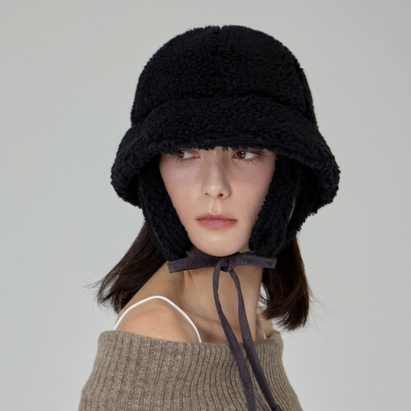 VA Curved Logo Sherpa Fur Flap Bucket Hat / Black