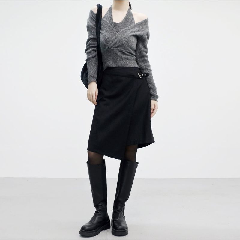Hailyn Halter Off Knitwear