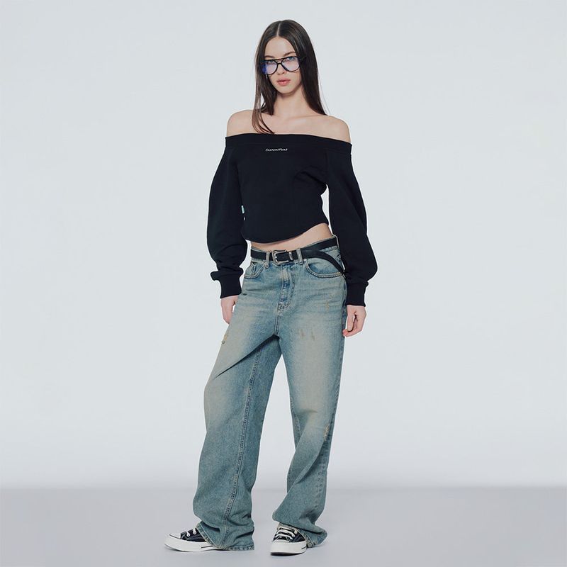 Off-the-shoulder sweatshirt