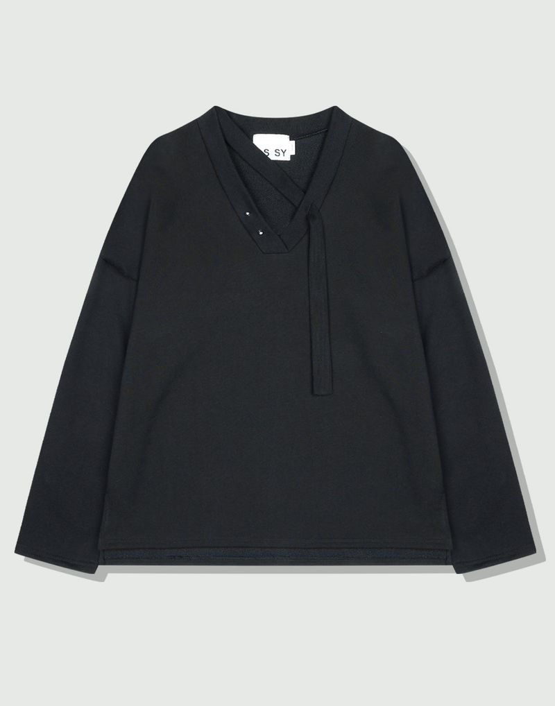 v-neck layerd string pierced mtm black