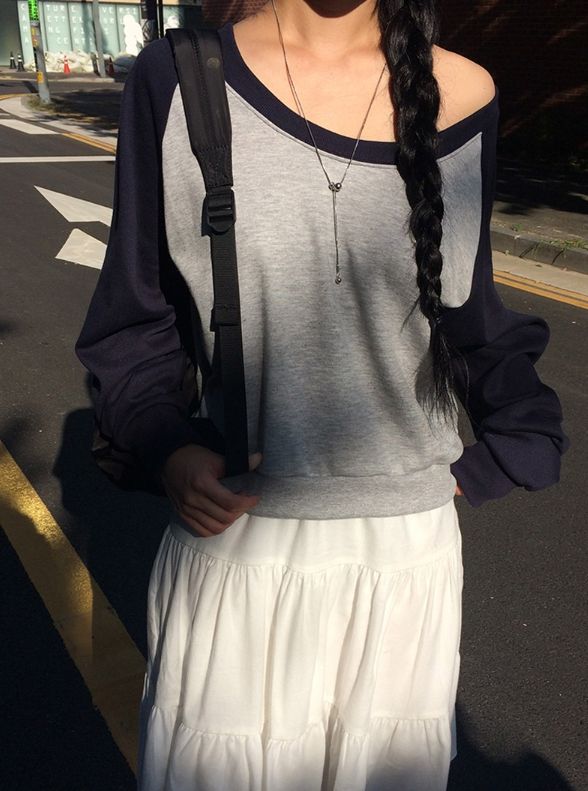 Tran Off-Shoulder Raglan Sweatshirt