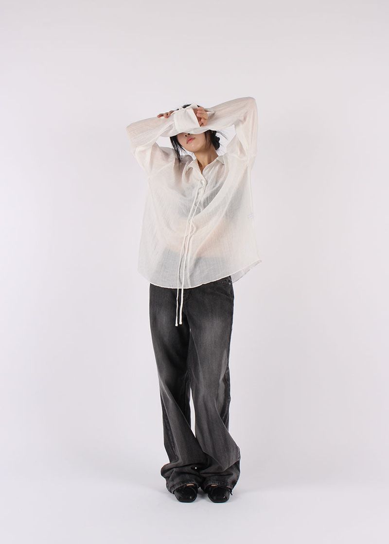 EYELET BLOUSE