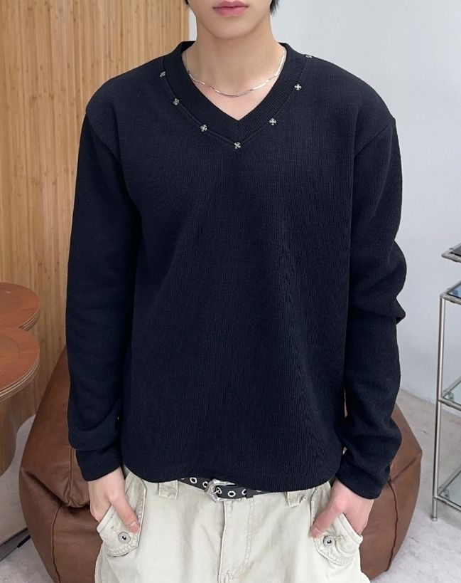Cross Rivet V-neck Knit