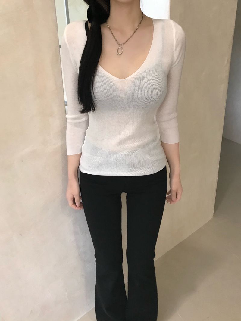 Melo Sheer V-Neck 3/4 Sleeve Knit